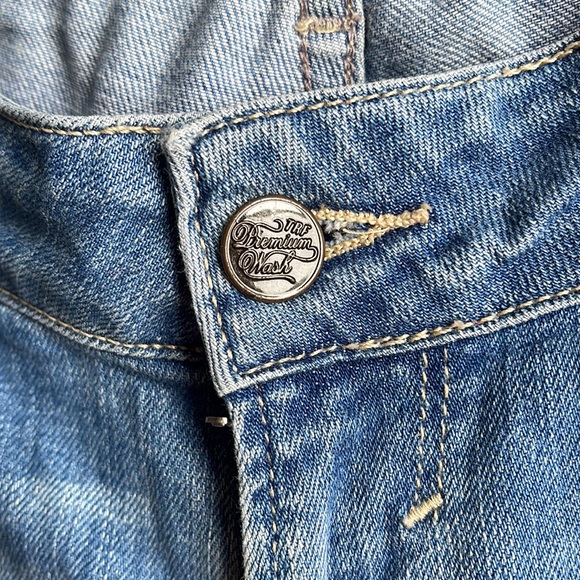 ZARA | TRF Premium Wash distressed denim jeans - Picture 5 of 7